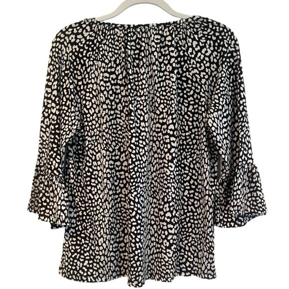 Micheal Kors- flute sleeve blouse Size: Medium Color: Black/ White - Picture 2 of 9